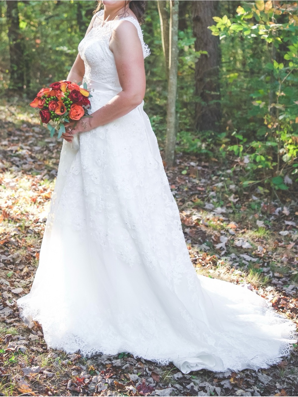 Wedding Dress, Size 16. Sleeveless, Lace. Corset Back with insert. Ivory.